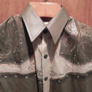 Western shirt   size XL picture shows true colors---  tan and tope